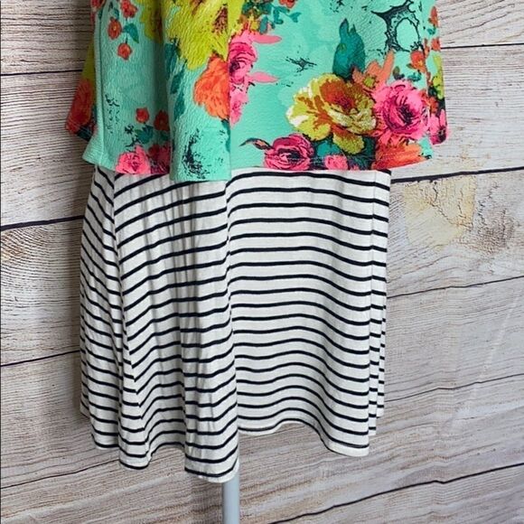 Hershe Floral Striped Tank Top Medium - Picture 5 of 8